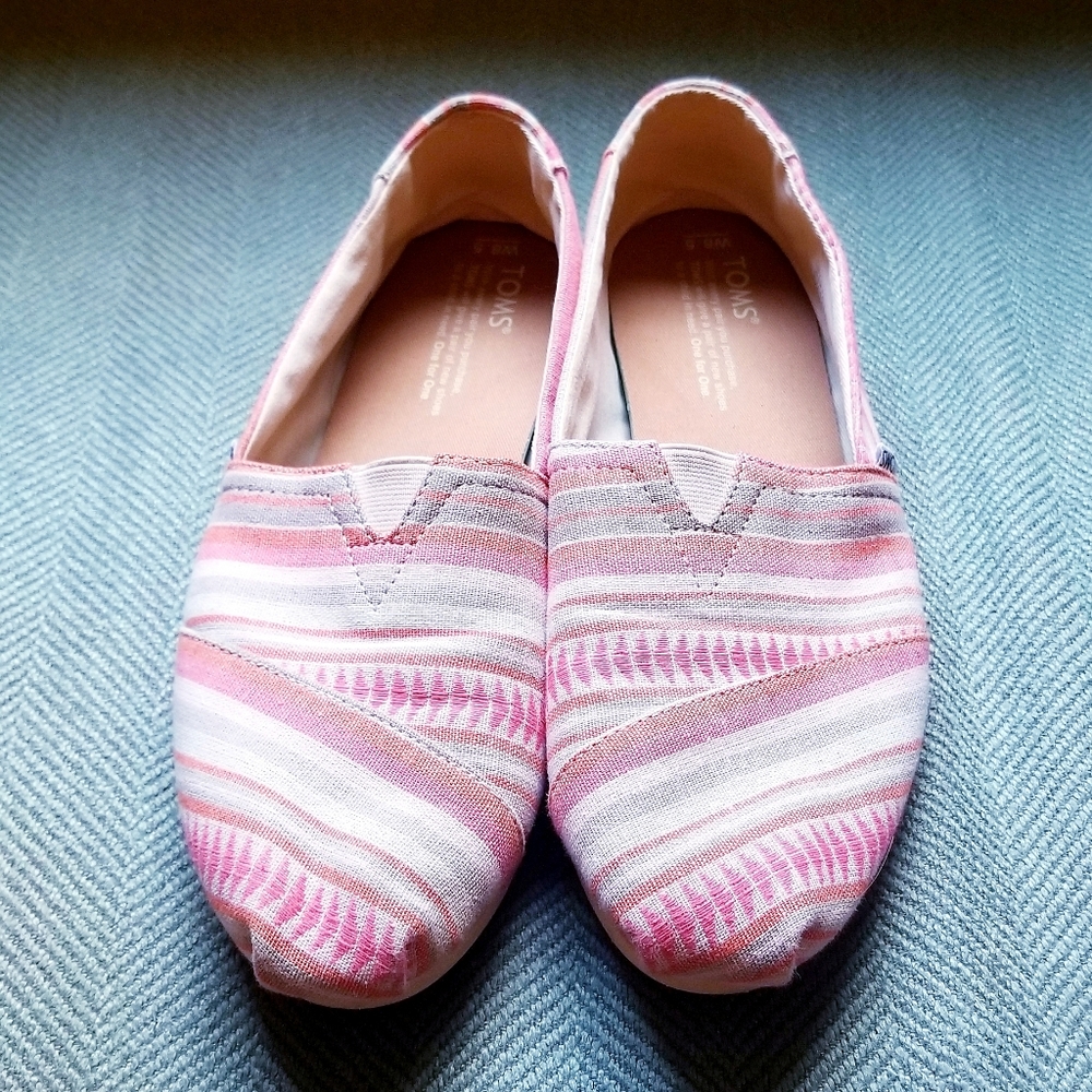 TOMS Classic Womens Slip Ons